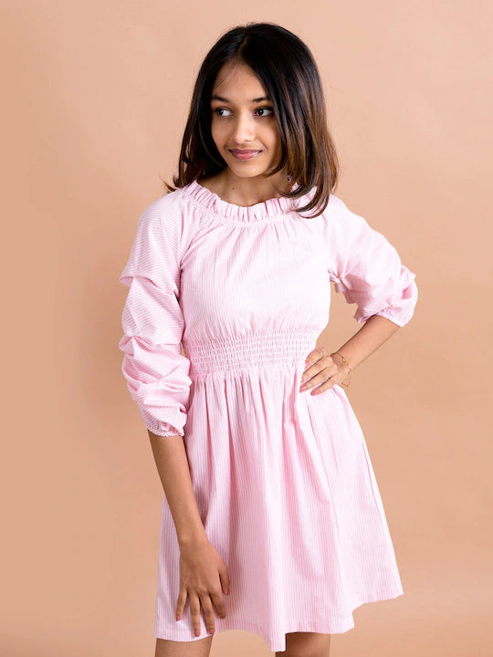 Girls Pink Smocked Dress (d-pink tuck)