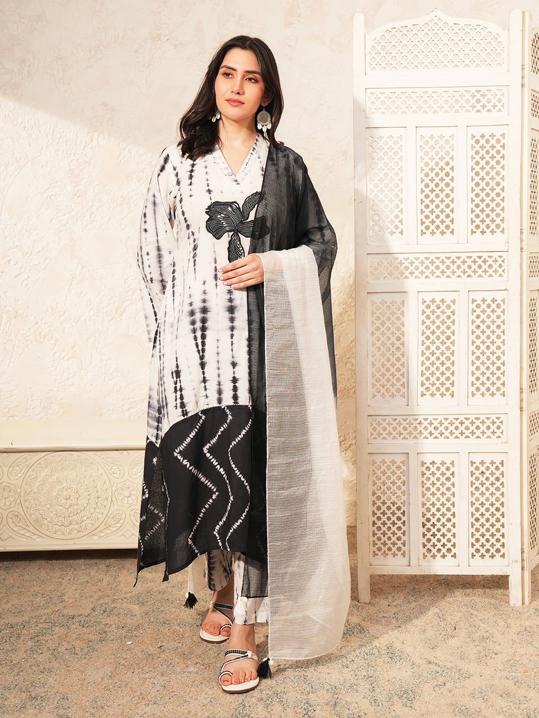 White Leheriya Patch Embroidered Kurta Set with Dupatta