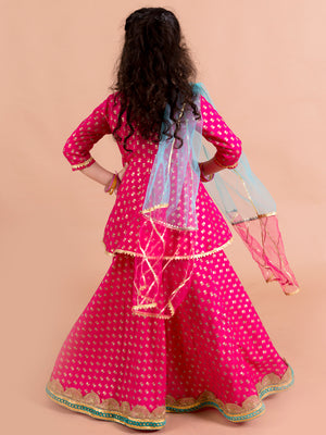 Feestelijk setje voor meisjes blouse met ruches en short van katoengaas