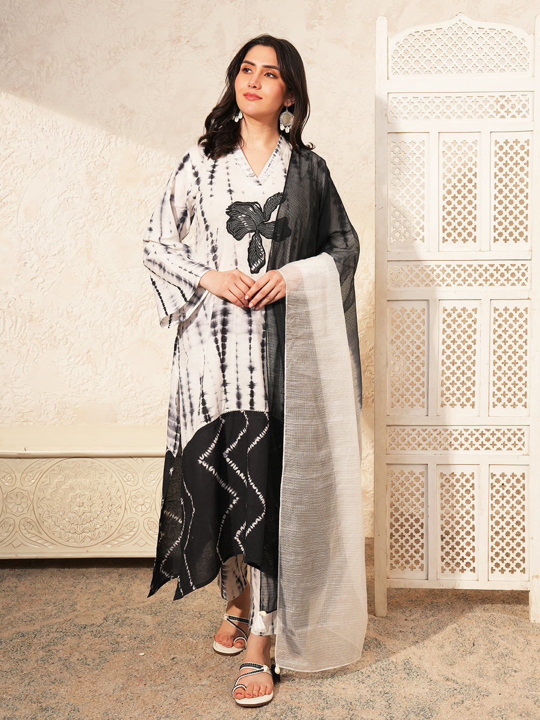 White Leheriya Patch Embroidered Kurta Set with Dupatta