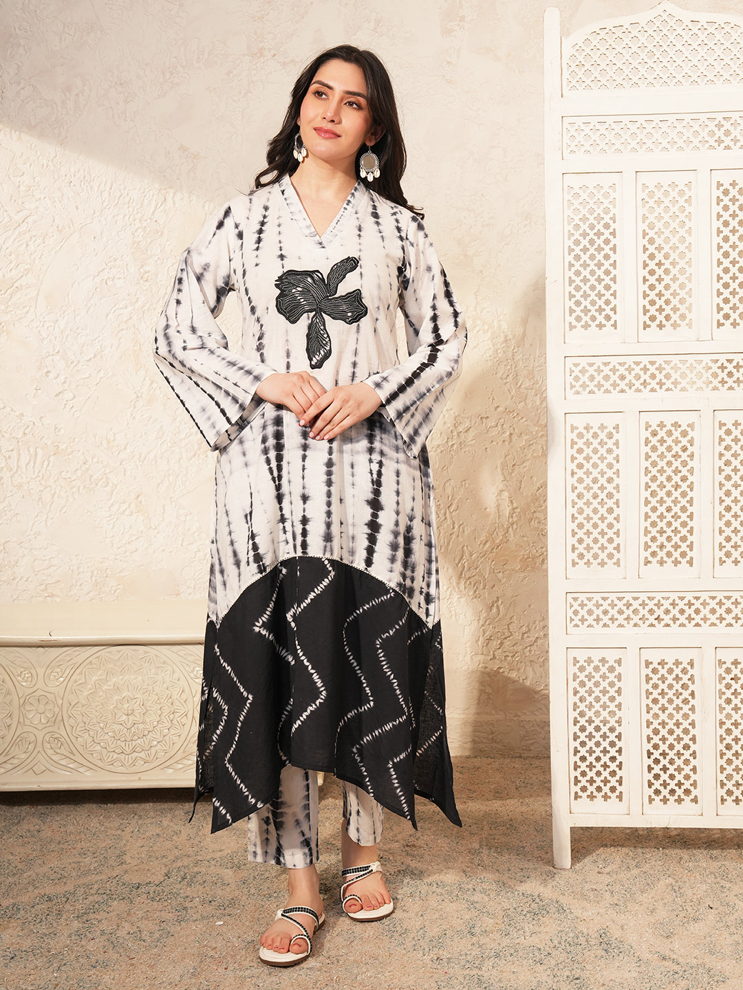 White Leheriya Patch Embroidered Kurta Set