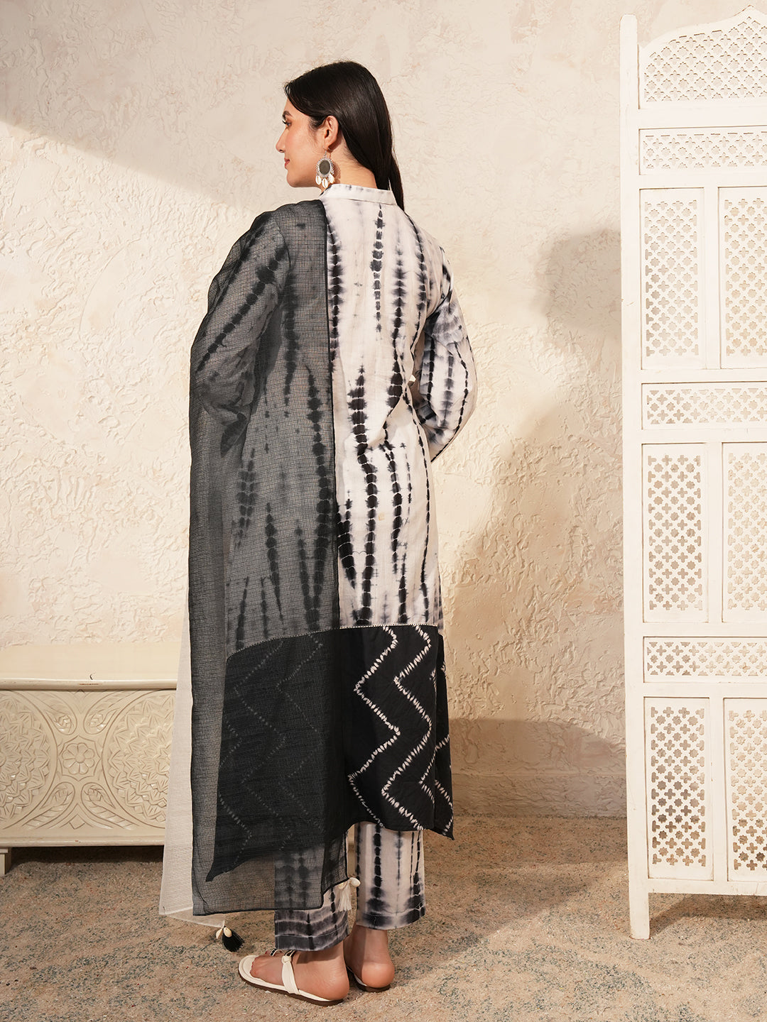 White Leheriya Patch Embroidered Kurta Set with Dupatta