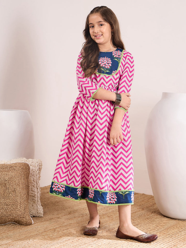 Magenta & blue geometric printed print fit & flare dress Printed Cotton Round neck Midi Dress (IW-MAGZIGZAG)