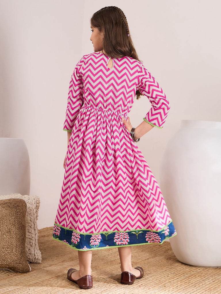 Magenta & blue geometric printed print fit & flare dress Printed Cotton Round neck Midi Dress (IW-MAGZIGZAG)