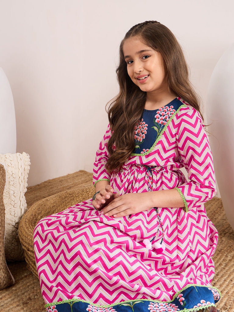 Magenta & blue geometric printed print fit & flare dress Printed Cotton Round neck Midi Dress (IW-MAGZIGZAG)