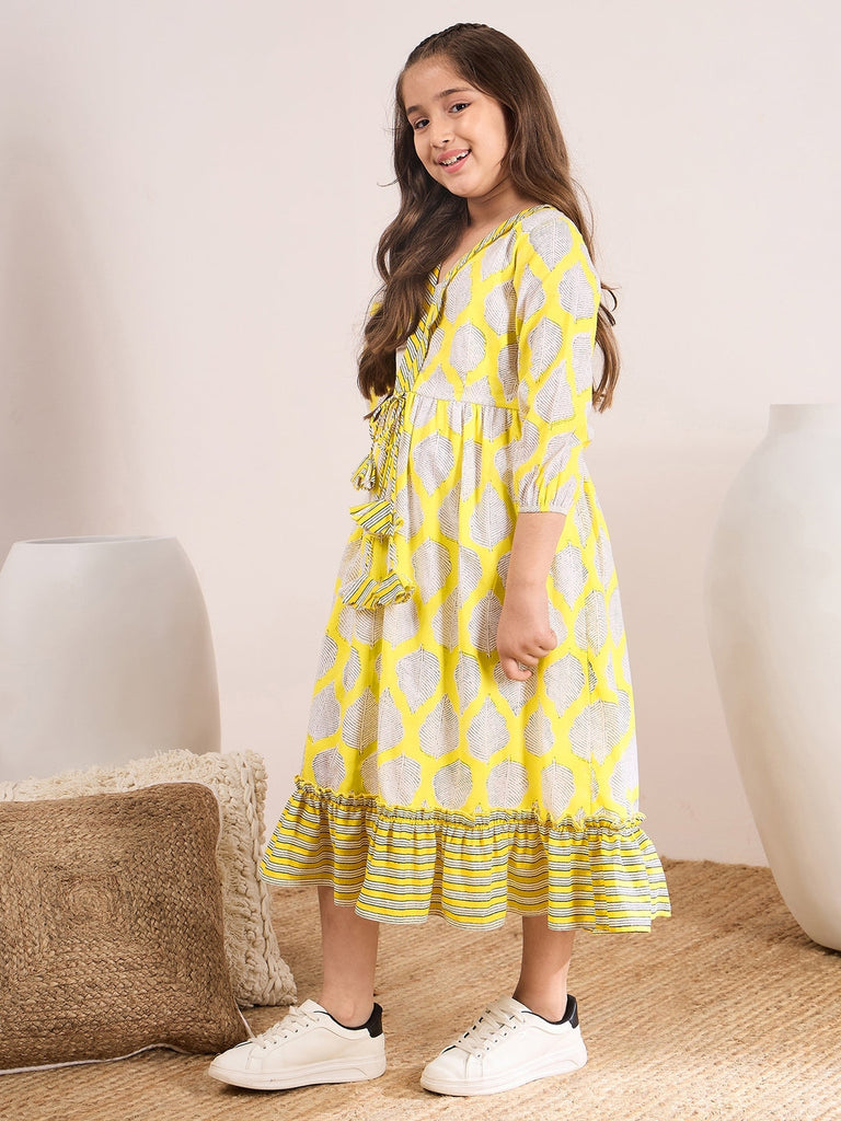Girls Yellow ,white & black floral printed a-line dress V-neck Three-quarter sleeves Cotton A-Line Midi Dress (IW-YELLOWLEAF)
