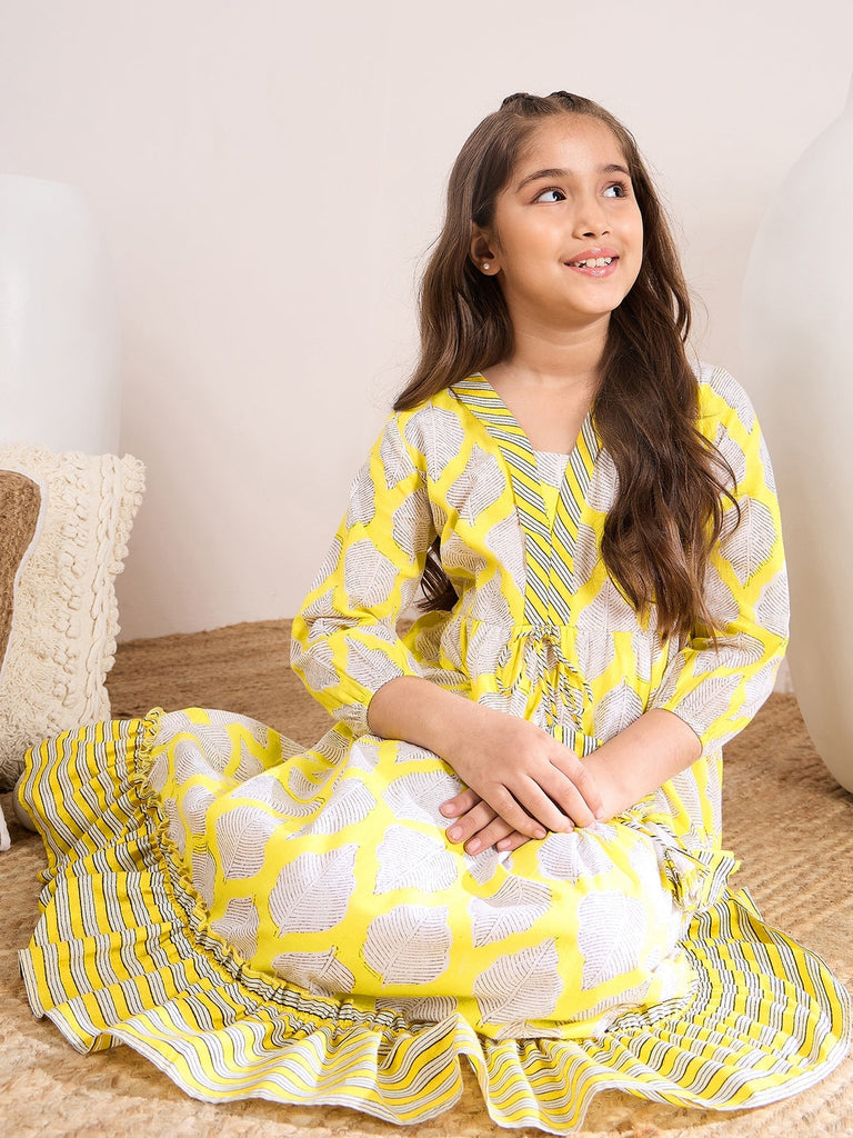 Girls Yellow ,white & black floral printed a-line dress V-neck Three-quarter sleeves Cotton A-Line Midi Dress (IW-YELLOWLEAF)