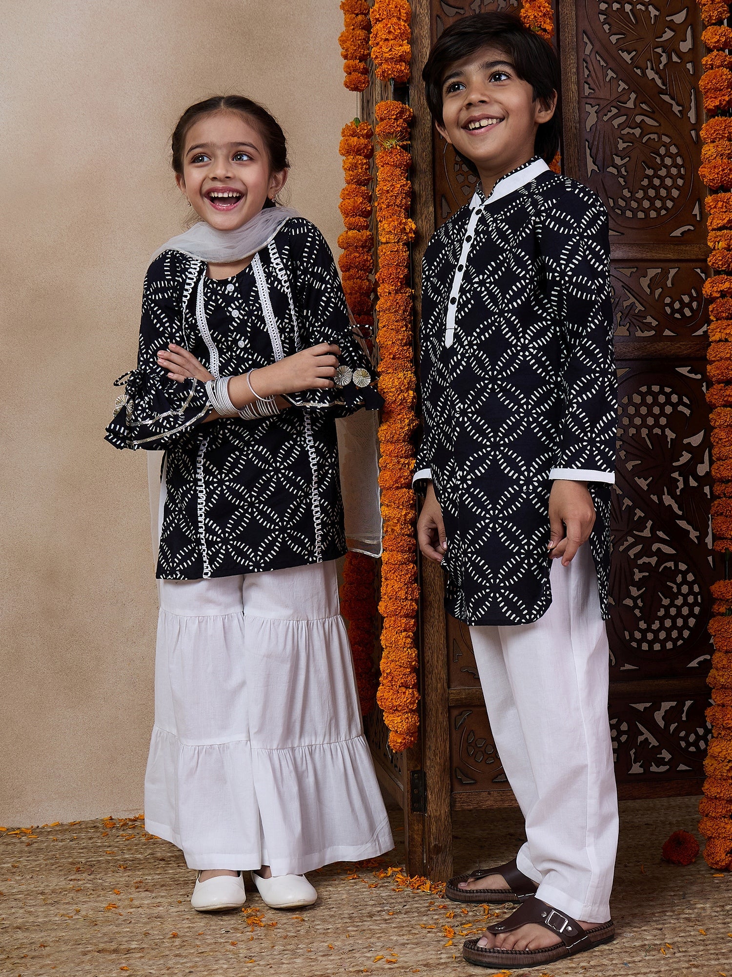Boys Ethnic Motifs Printed Mandarin Collar Kurta With Pyjamas (KP-BLACKFLORAL)
