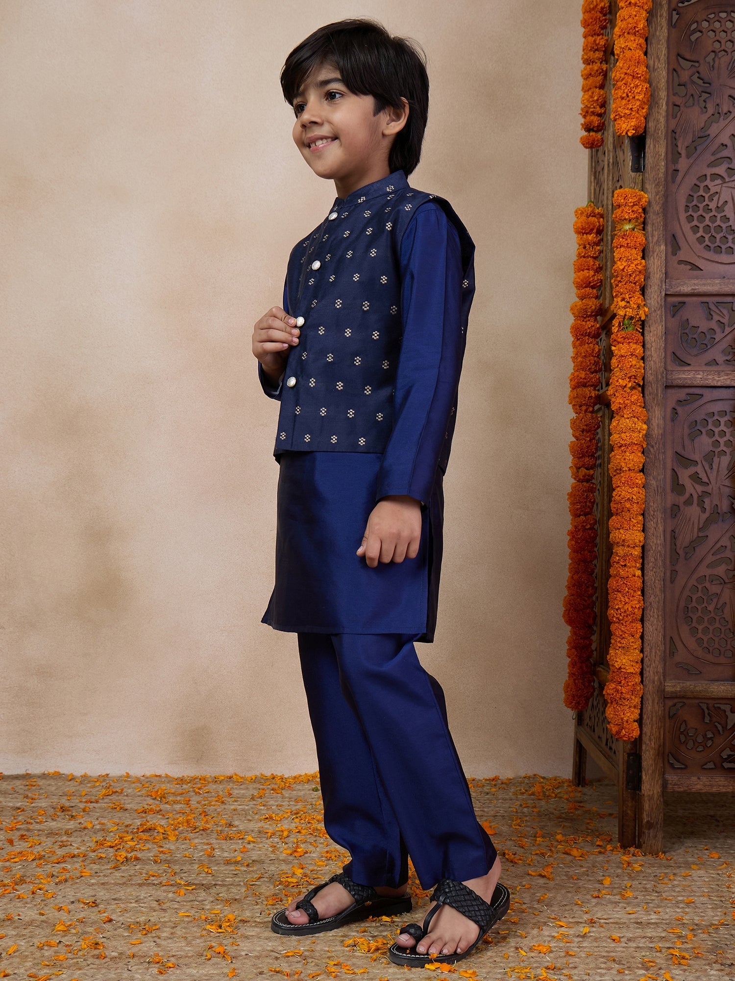 Boys Mandarin Collar Straight Kurta Pyjamas With Nehru Jacket (KP-BLUETAFETA)