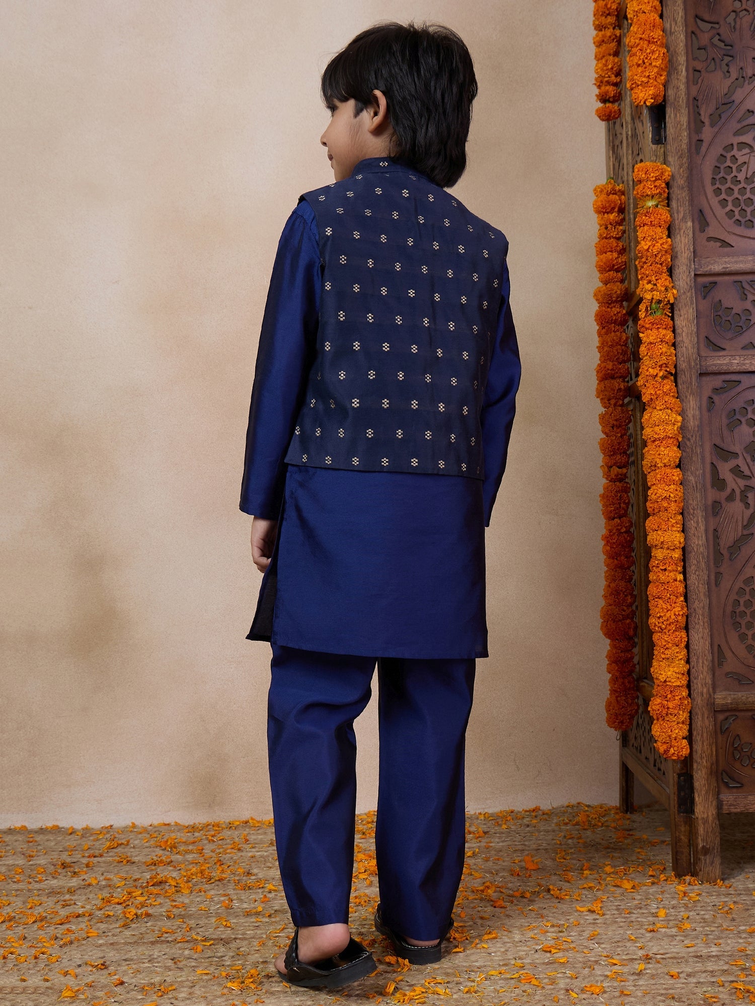 Boys Mandarin Collar Straight Kurta Pyjamas With Nehru Jacket (KP-BLUETAFETA)