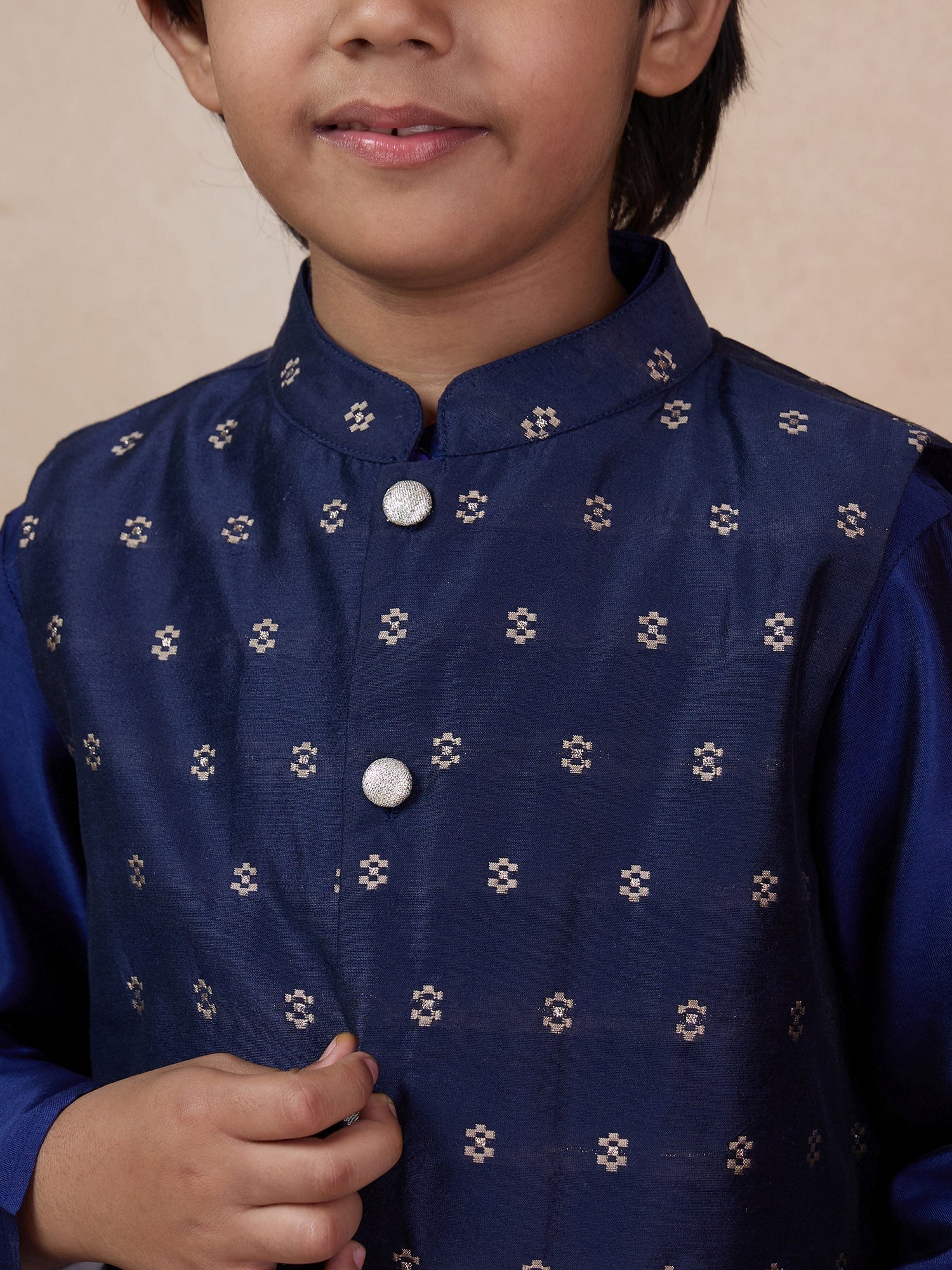Boys Mandarin Collar Straight Kurta Pyjamas With Nehru Jacket (KP-BLUETAFETA)