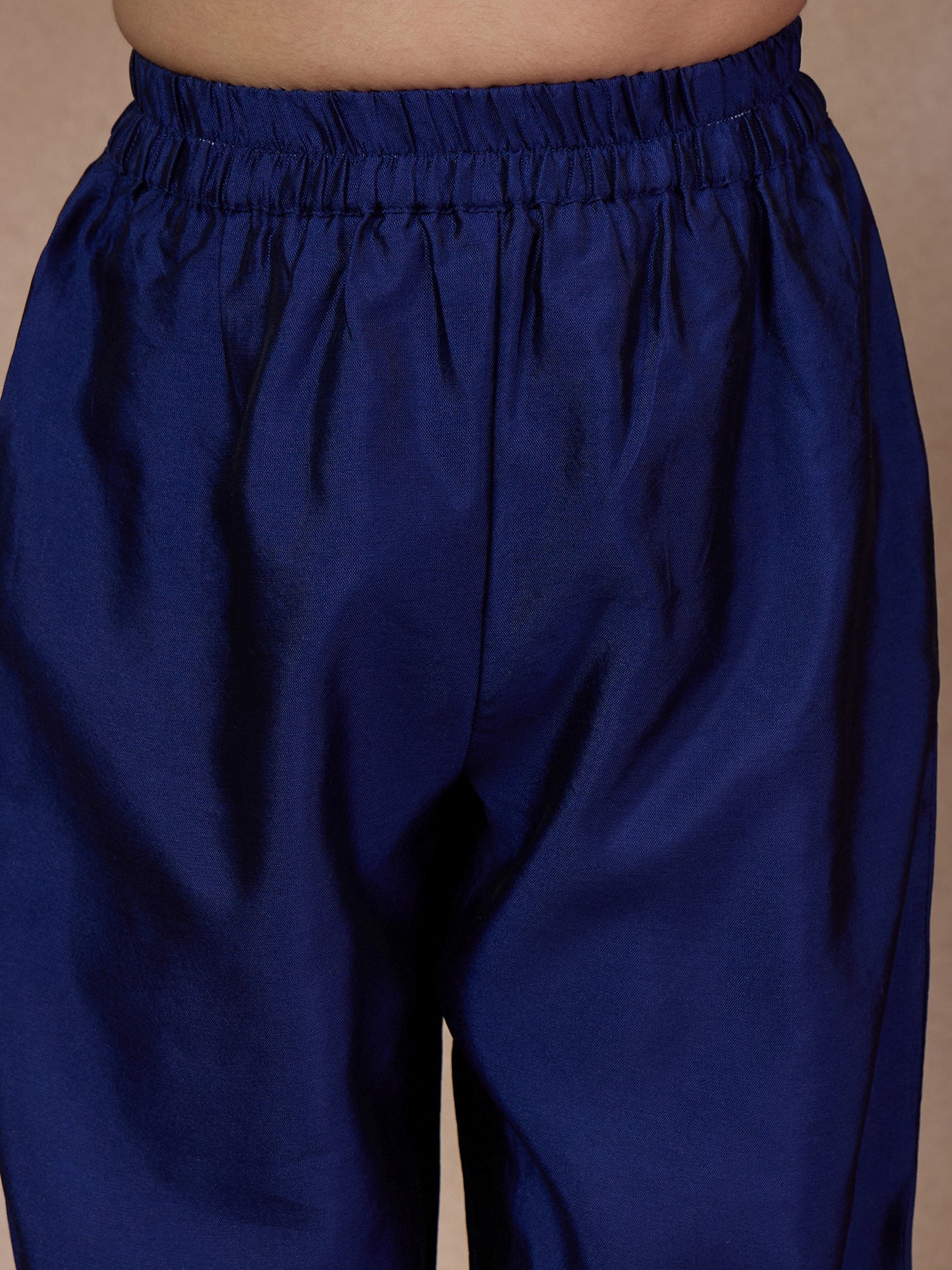 Boys Mandarin Collar Straight Kurta Pyjamas With Nehru Jacket (KP-BLUETAFETA)