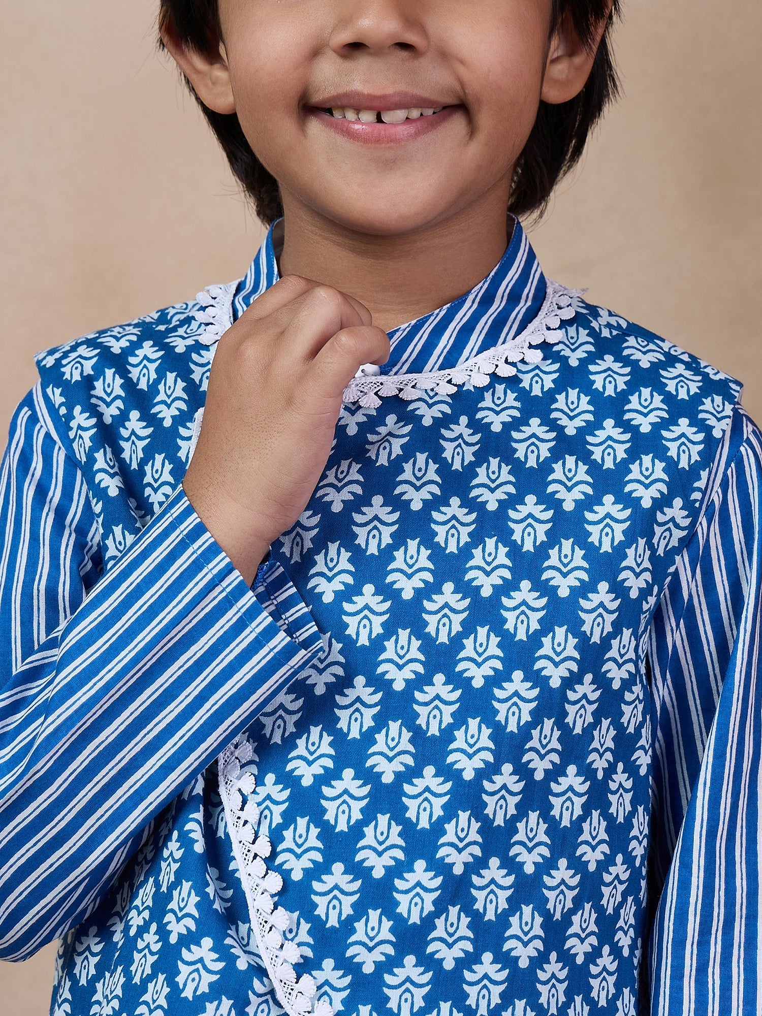 Boys Mandarin Collar Floral Regular Kurta With Pyjamas (KP-BLUEWHITESTRIPE)
