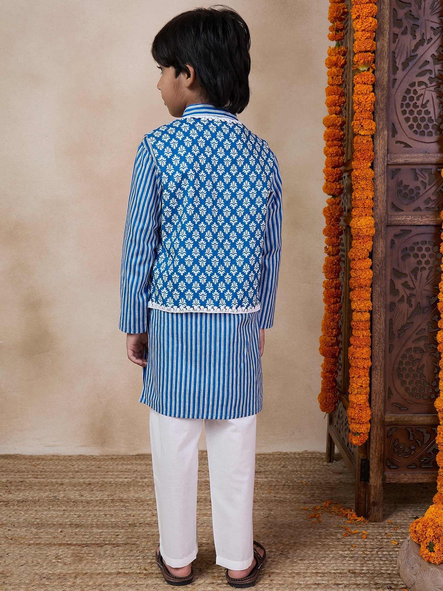 Boys Mandarin Collar Floral Regular Kurta With Pyjamas (KP-BLUEWHITESTRIPE)