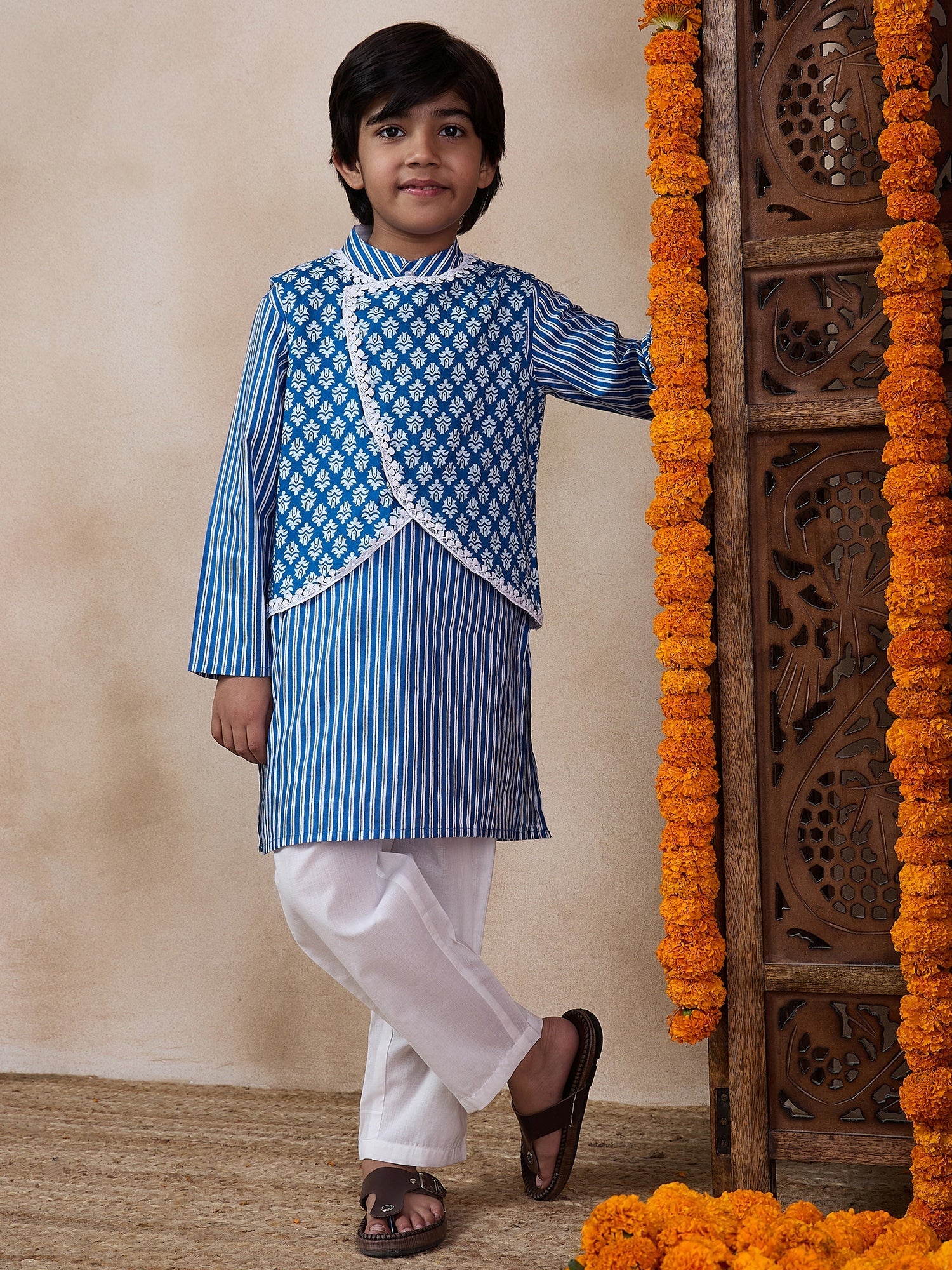 Boys Mandarin Collar Floral Regular Kurta With Pyjamas (KP-BLUEWHITESTRIPE)