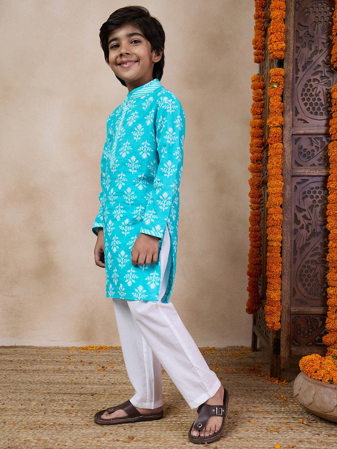 Boys Mandarin Collar Ethnic Motifs Printed Regular Kurta With Pyjamas (KP-FIROZIBOOTA)