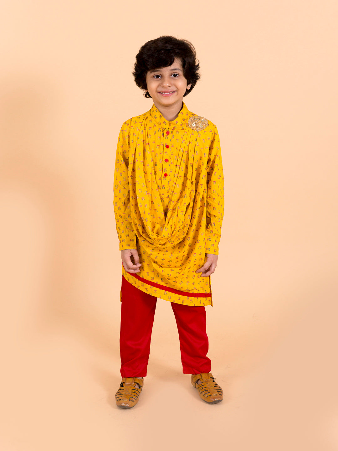 Pspeaches
Boys Mustard Yellow Floral Pure Cotton Kurti with Trousers & Dupatta (KP-mustardcowl)