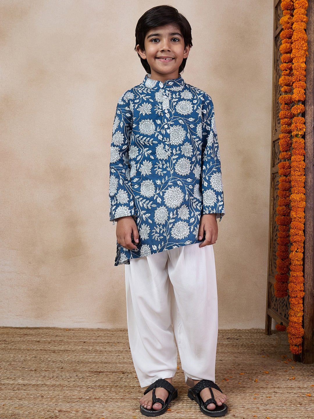 Boys Mandarin Collar Ethnic Motifs Printed Regular Kurta With Salwar (KP-WHITESUNFLOWER)
