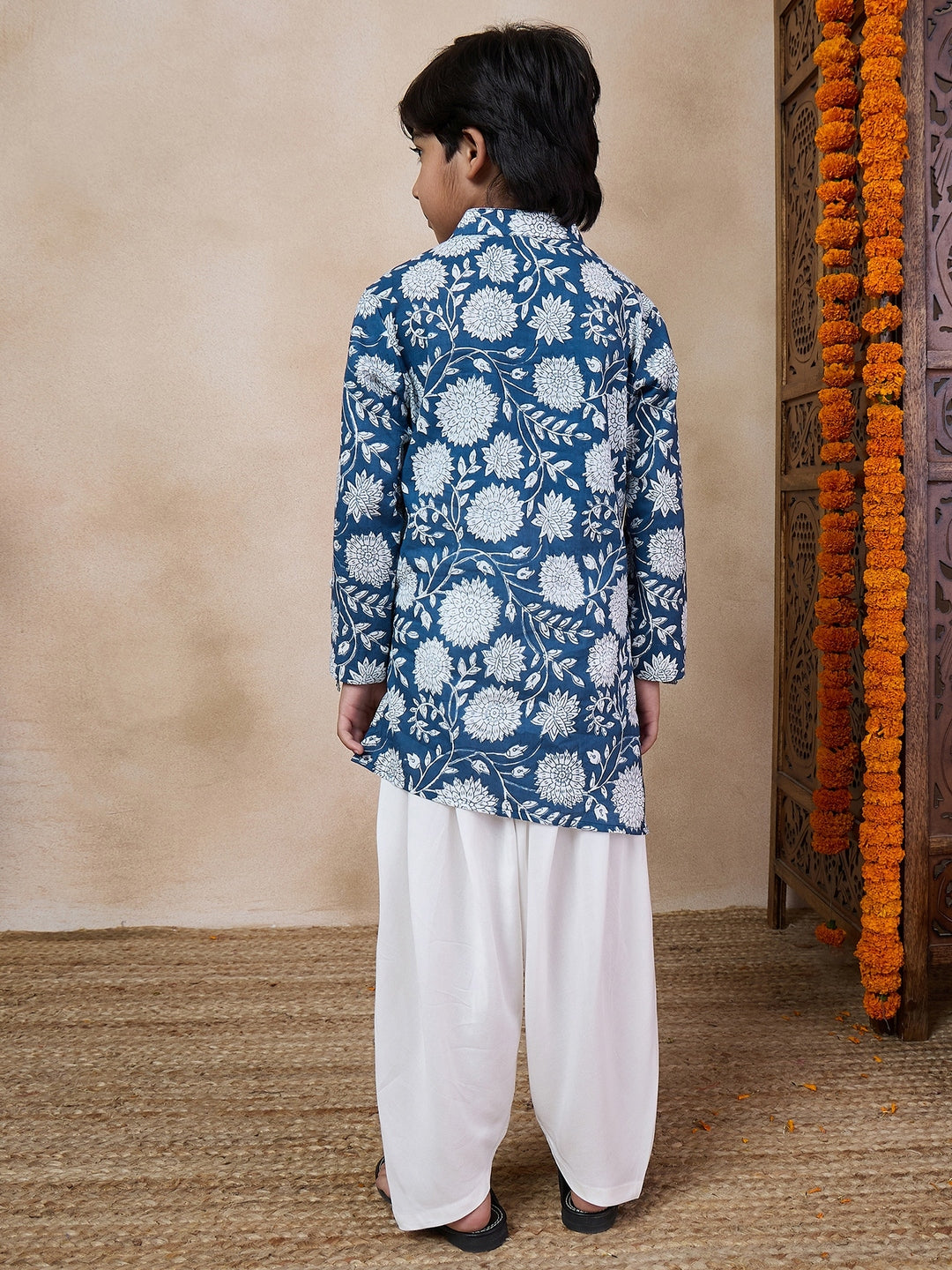 Boys Mandarin Collar Ethnic Motifs Printed Regular Kurta With Salwar (KP-WHITESUNFLOWER)