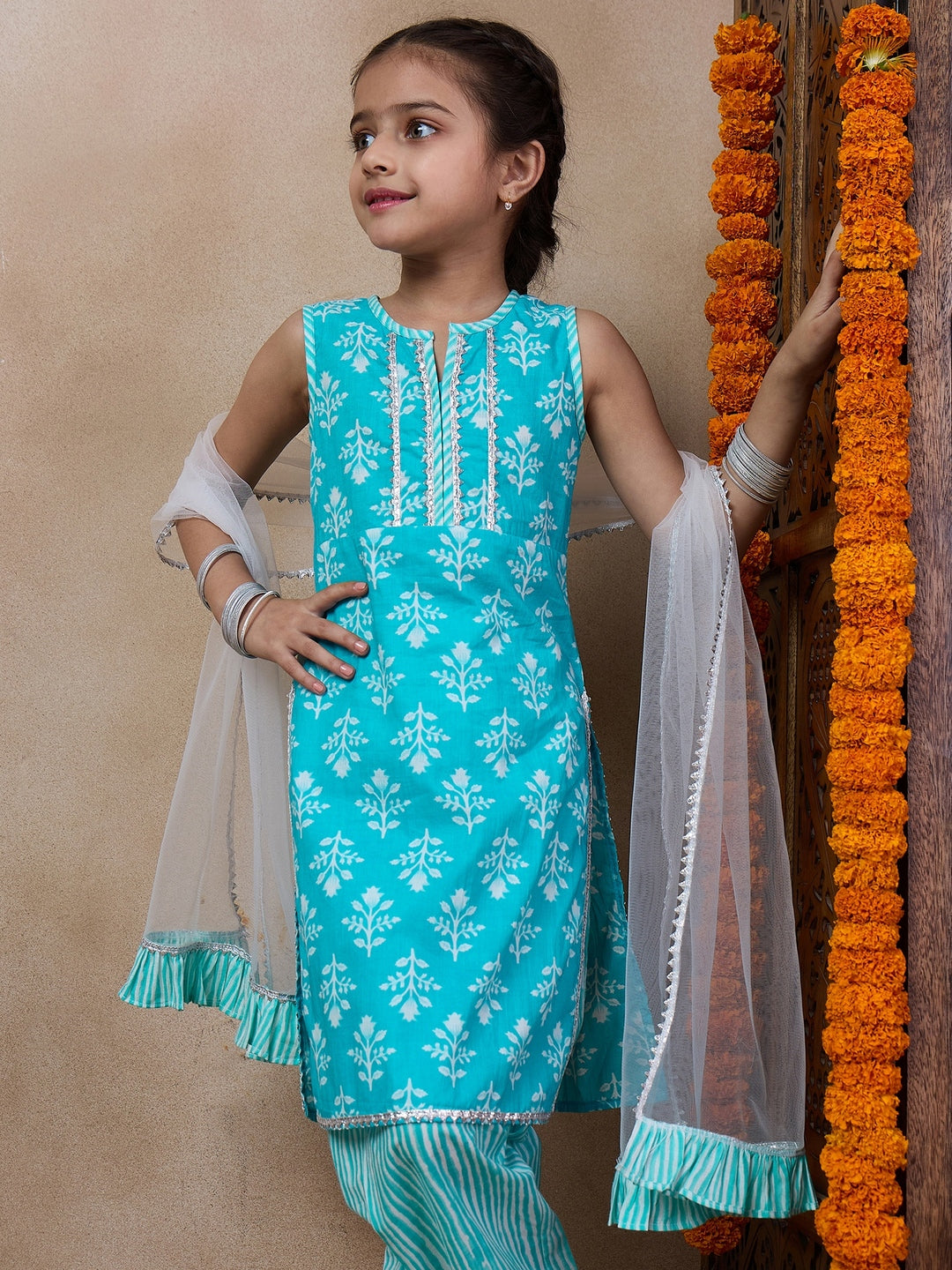 Girls Floral Printed Regular Kurti With Pyjamas With Dupatta (KS-BLUEWHITEBOOTI)