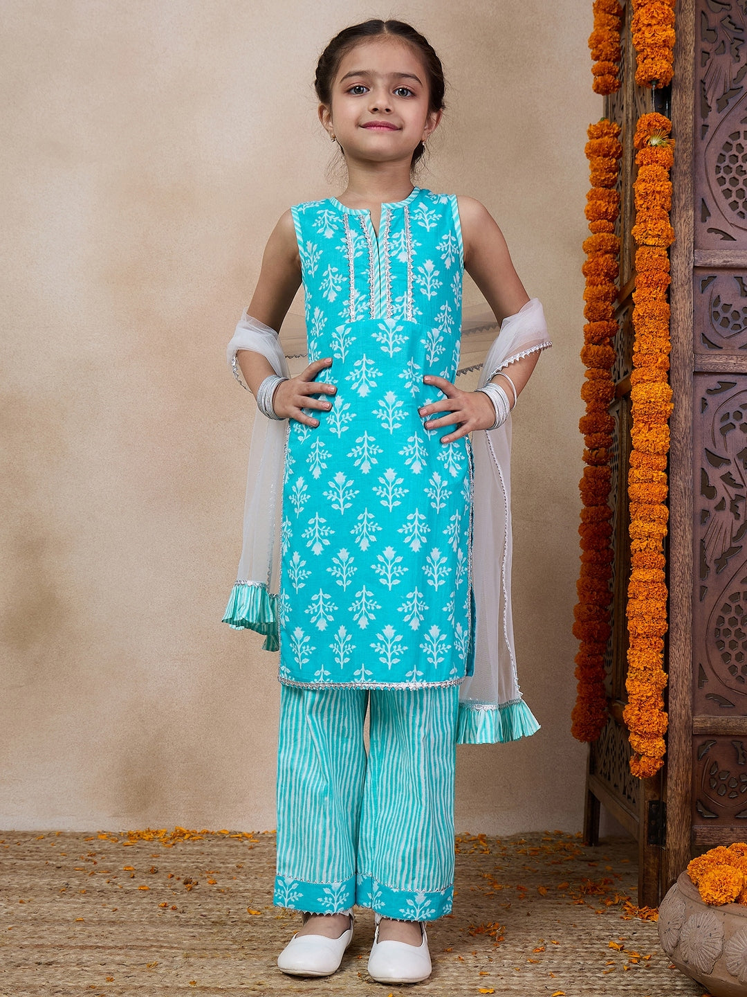 Girls Floral Printed Regular Kurti With Pyjamas With Dupatta (KS-BLUEWHITEBOOTI)