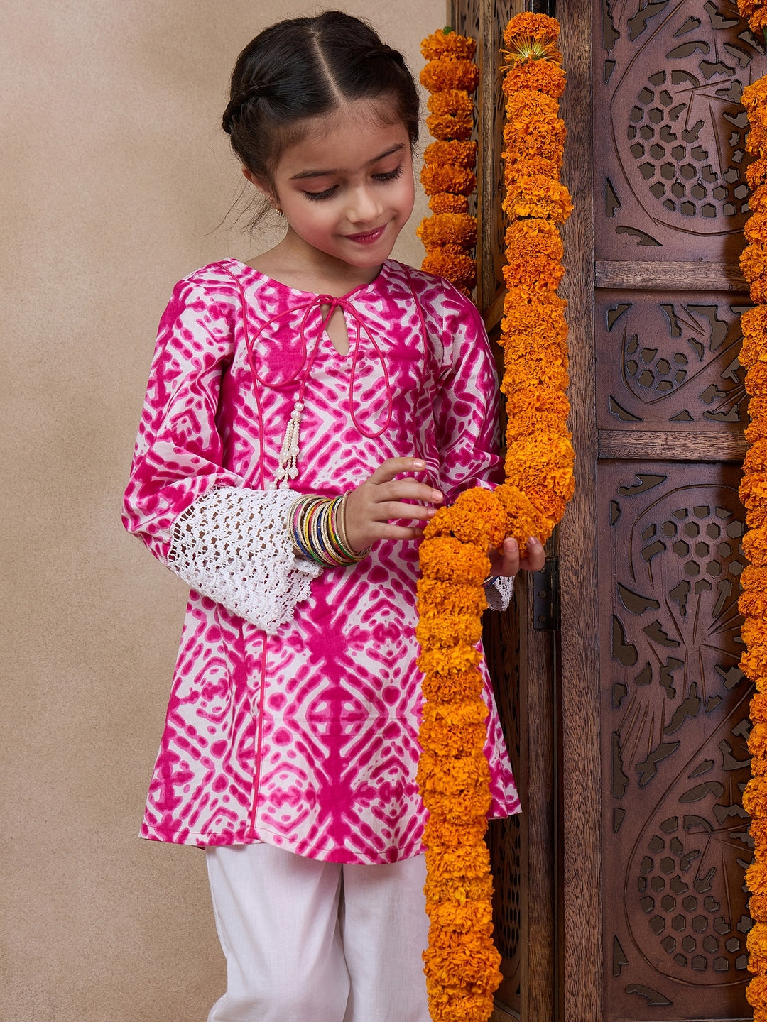 Girls Geometric Printed Tie-Up Neck A-Line Kurta With Trousers (KS-MAGENTASHIBORI)