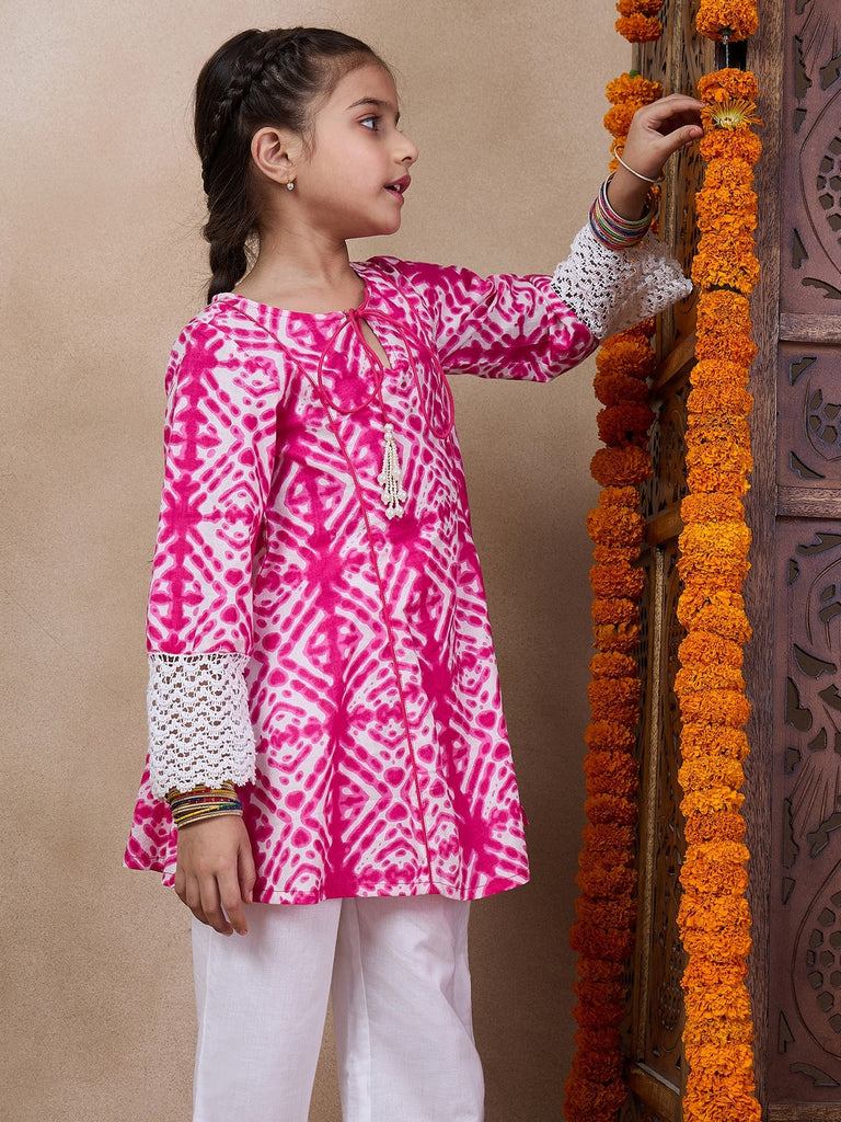 Girls Geometric Printed Tie-Up Neck A-Line Kurta With Trousers (KS-MAGENTASHIBORI)