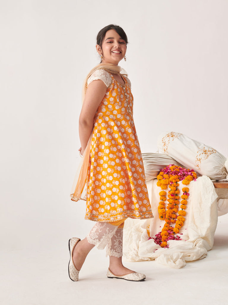 Girls Floral Printed Regular Kurta With Pyjamas & With Dupatta (KS-ORANGEFLOWER)