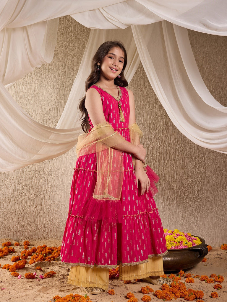 Pspeaches Girls Georgette Sleeveless V Neck Neck Gota Pati Embellished Lehenga Choli Set with Dupatta for Girls (KS-RANIFOIL)