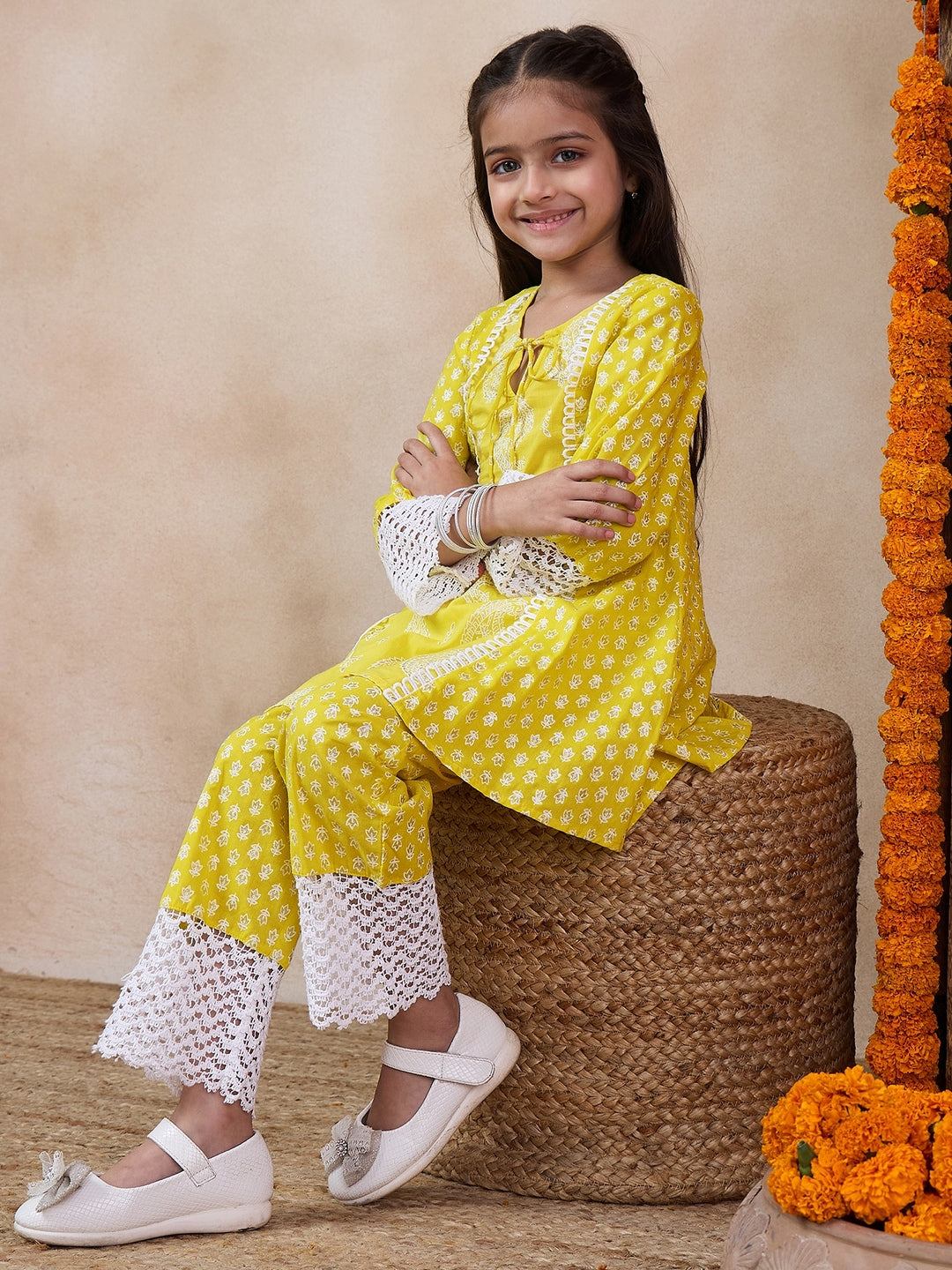 Girls Paisley Printed Tie-Up Neck A-Line Kurta With Trousers (KS-YELLOWWIDELACE)