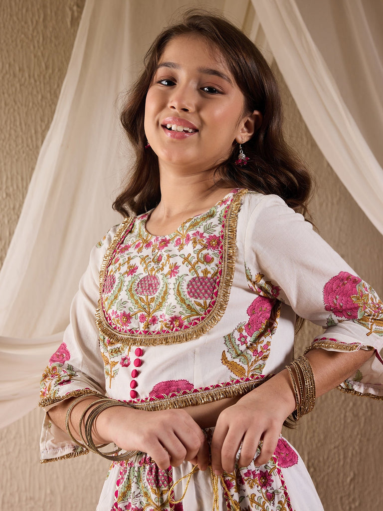 Pspeaches Girls Cotton 3/4th Sleeves Round Neck Gota Pati Embellished Lehenga Choli Set with Dupatta for Girls (L-MAGJAALBOOTA)