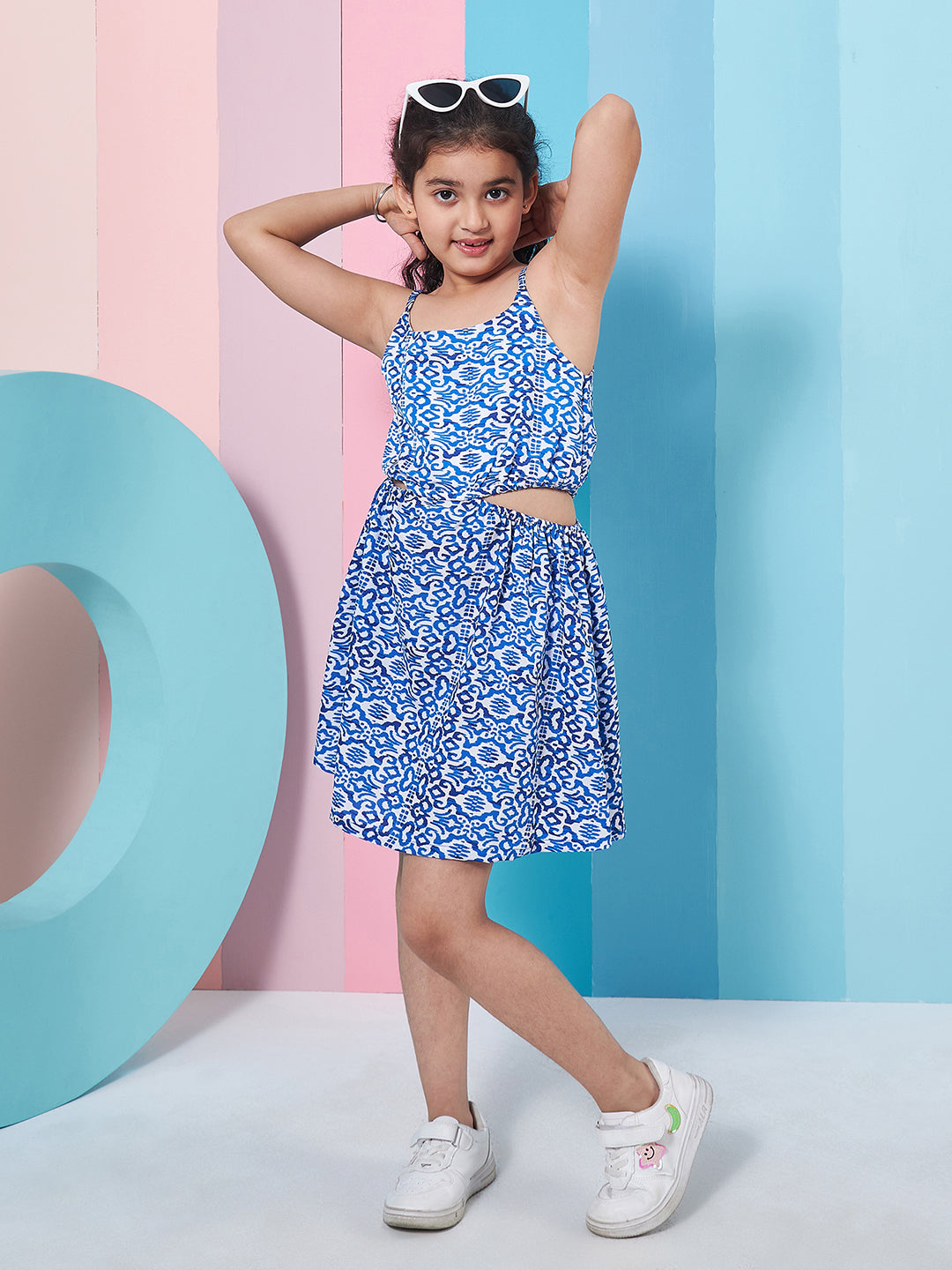 Girl's Graphic Printed Sleeveless Cut Out Fit Blue Flare Dress (d-blueindi)