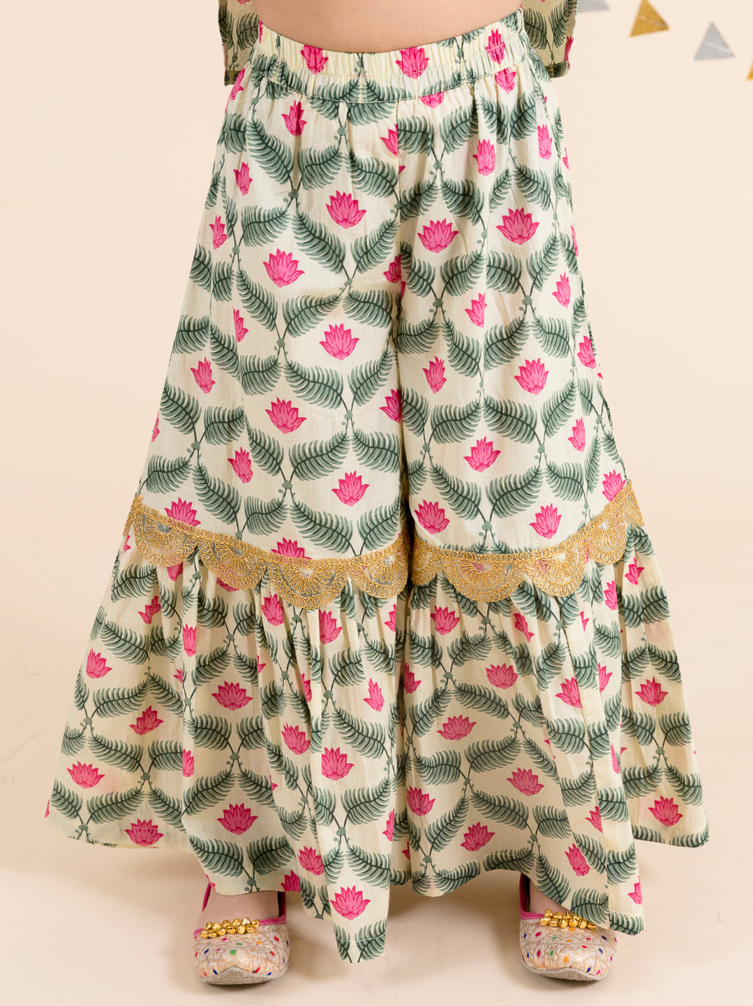 Girls Off White Floral Yoke Design Empire Pure Cotton Kurti with Skirt & With Dupatta (Sha-lotus)